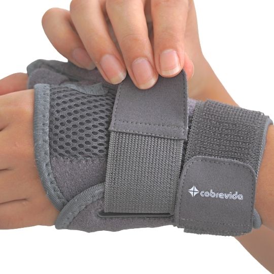 Muñequera Inmovilizadora Ajustable con Soporte de Pulgar OsteoFix®